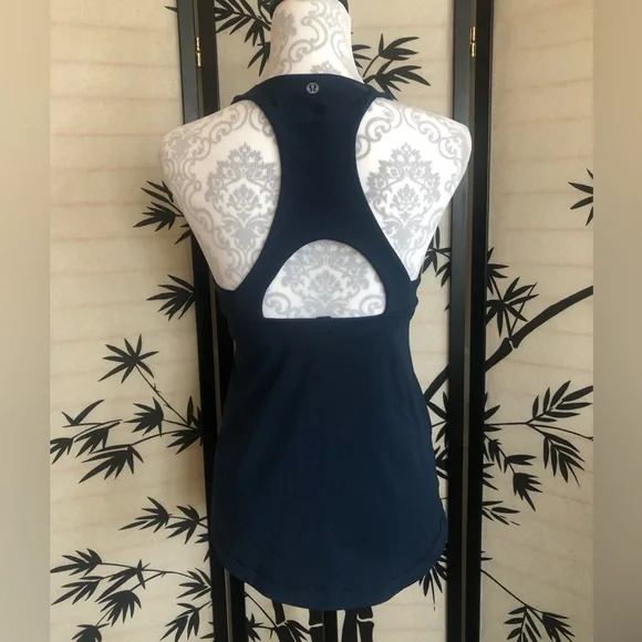 Lululemon Women’s Racerback Tank Top Back Cut Out Built in Bra Size XS - Picture 4 of 12